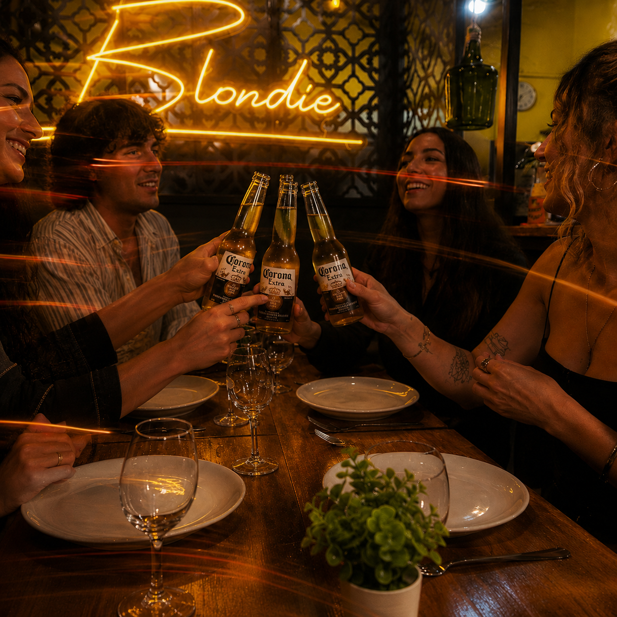 Neón Blondie y brindis con Corona